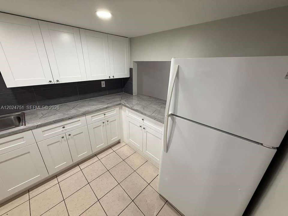 В аренду: $2,200 (2 спален, 2 ванн, 960 Квадратных фут)