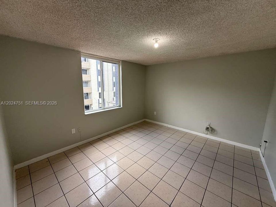 В аренду: $2,200 (2 спален, 2 ванн, 960 Квадратных фут)