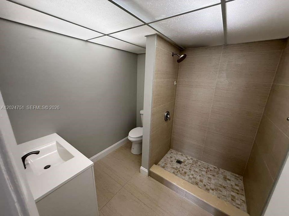 В аренду: $2,200 (2 спален, 2 ванн, 960 Квадратных фут)