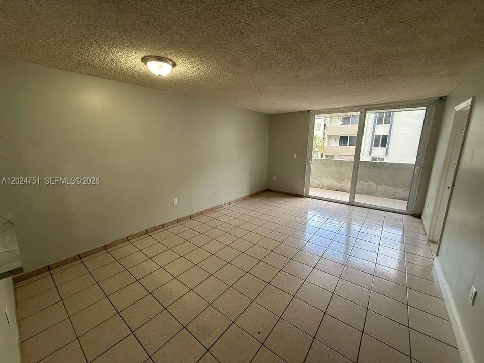 В аренду: $2,200 (2 спален, 2 ванн, 960 Квадратных фут)