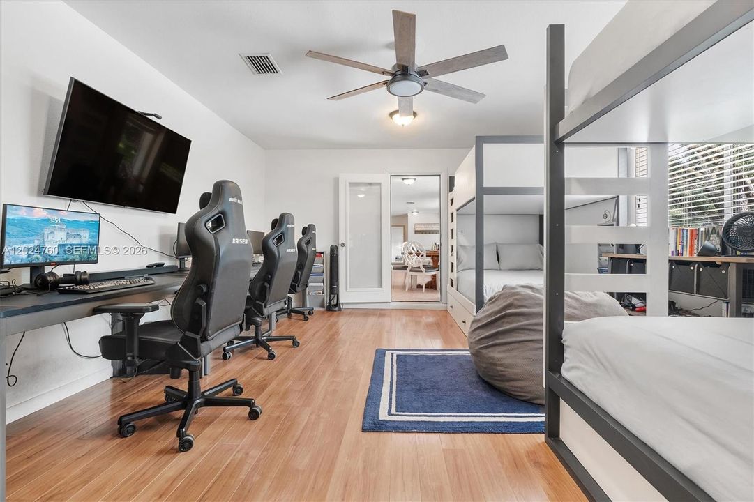 For Sale: $1,850,000 (3 beds, 2 baths, 2421 Square Feet)