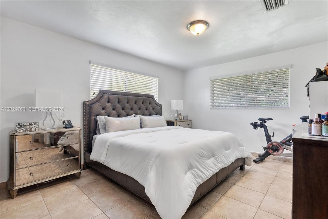For Sale: $1,850,000 (3 beds, 2 baths, 2421 Square Feet)