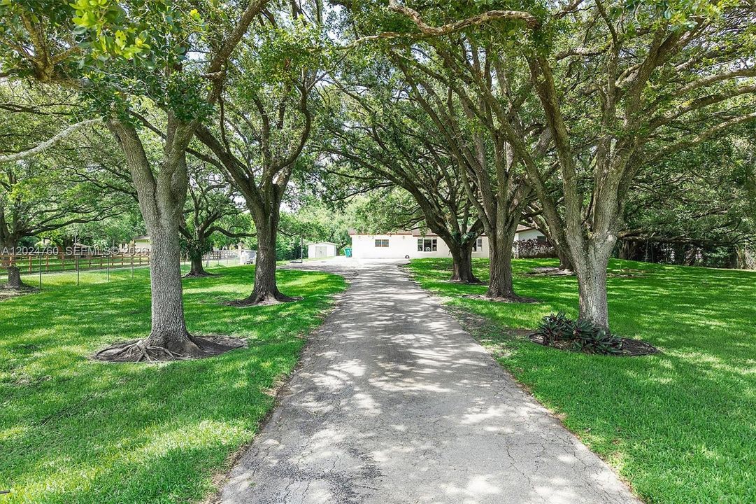 For Sale: $1,850,000 (3 beds, 2 baths, 2421 Square Feet)