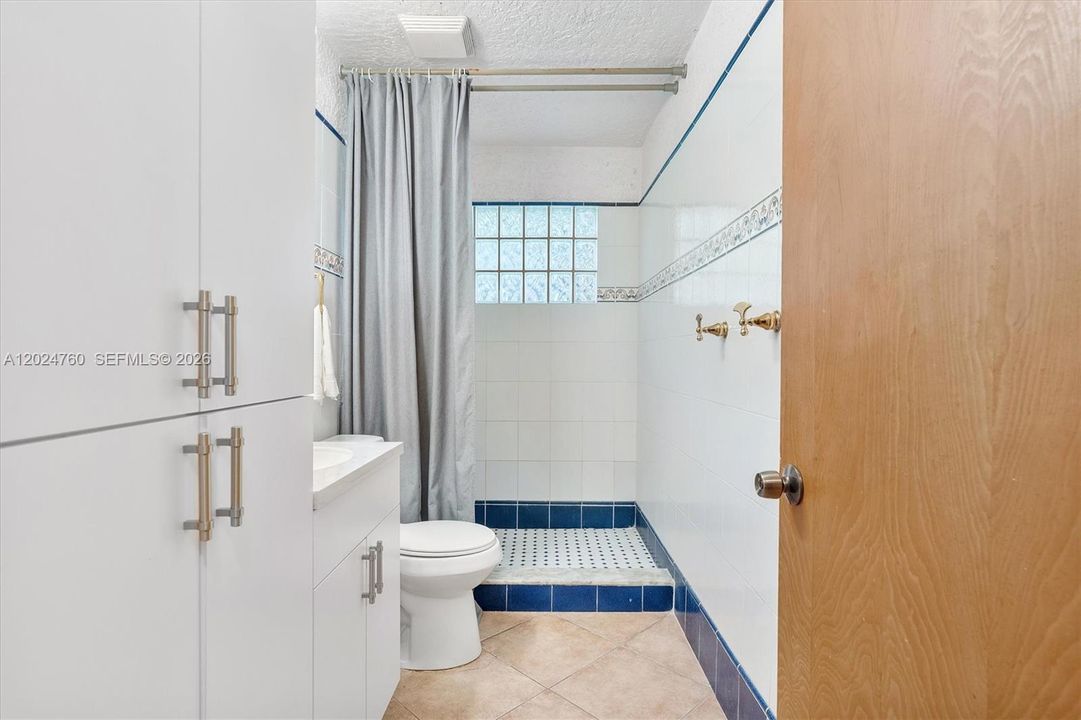 For Sale: $1,850,000 (3 beds, 2 baths, 2421 Square Feet)