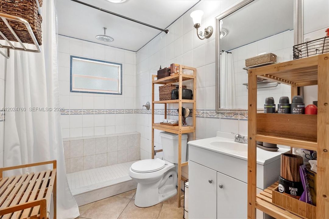 For Sale: $1,850,000 (3 beds, 2 baths, 2421 Square Feet)