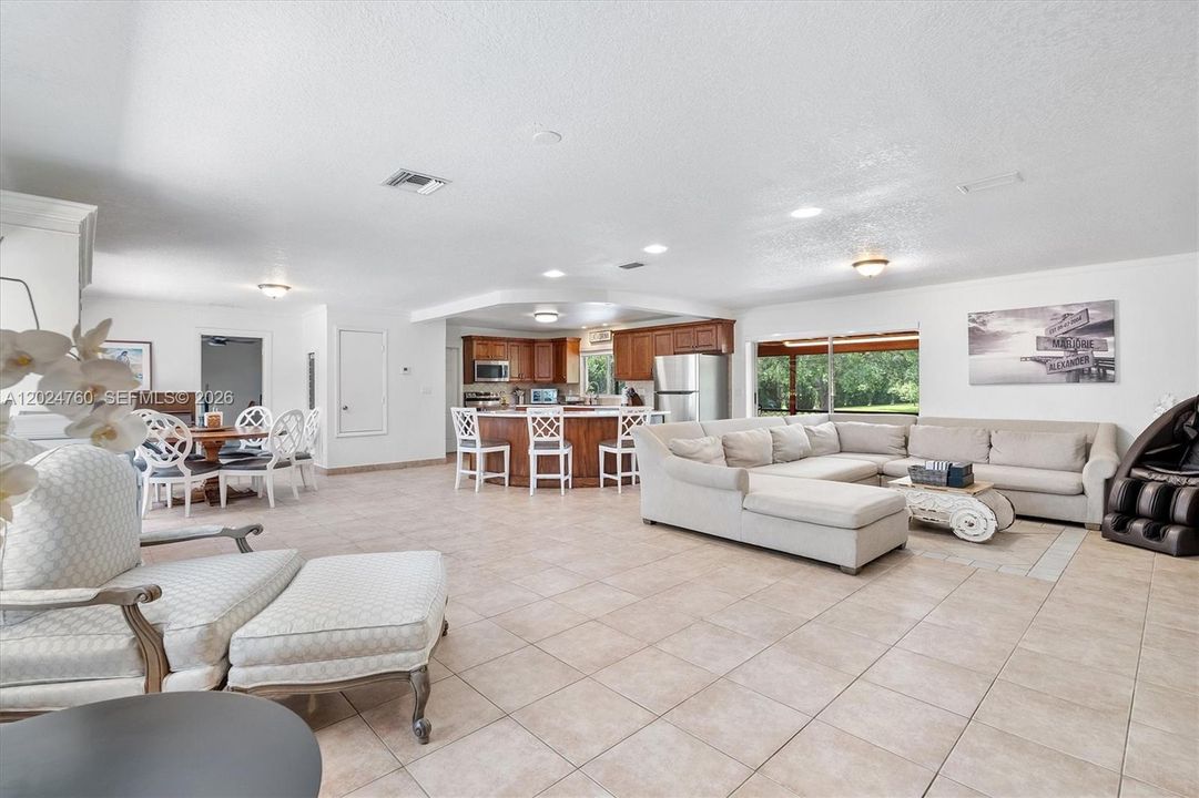 For Sale: $1,850,000 (3 beds, 2 baths, 2421 Square Feet)