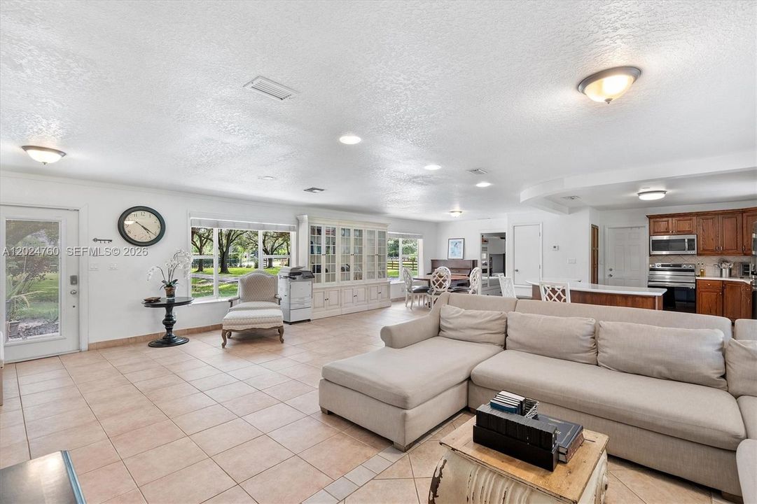 For Sale: $1,850,000 (3 beds, 2 baths, 2421 Square Feet)