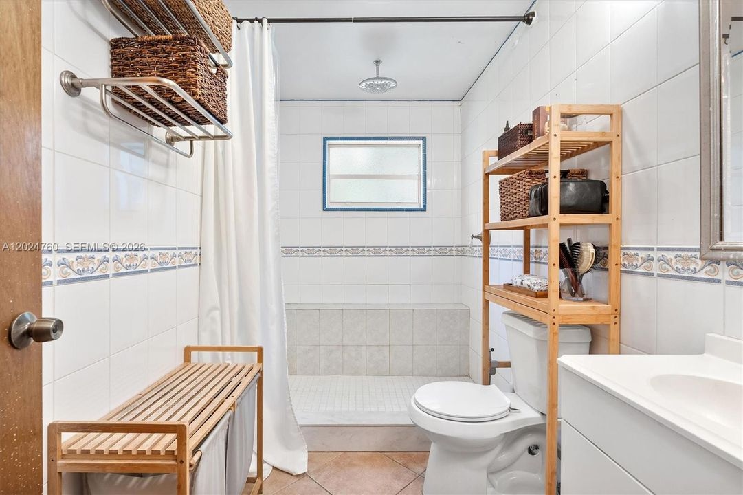 For Sale: $1,850,000 (3 beds, 2 baths, 2421 Square Feet)
