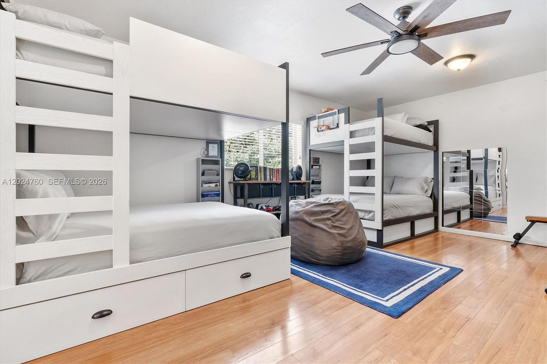For Sale: $1,850,000 (3 beds, 2 baths, 2421 Square Feet)