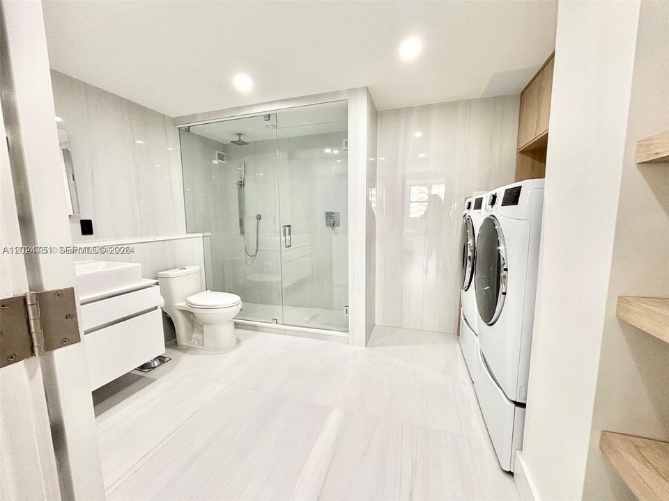 Под контрактом: $3,900 (2 спален, 2 ванн, 1312 Квадратных фут)