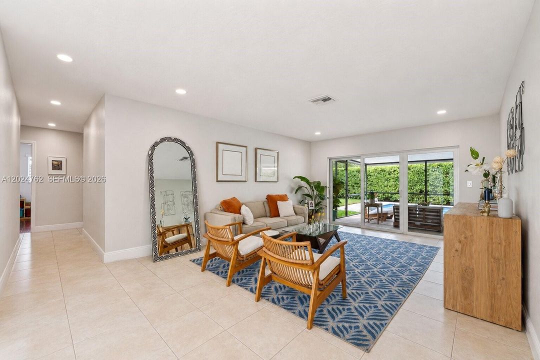 Vendido Recientemente: $950,000 (4 camas, 2 baños, 1873 Pies cuadrados)