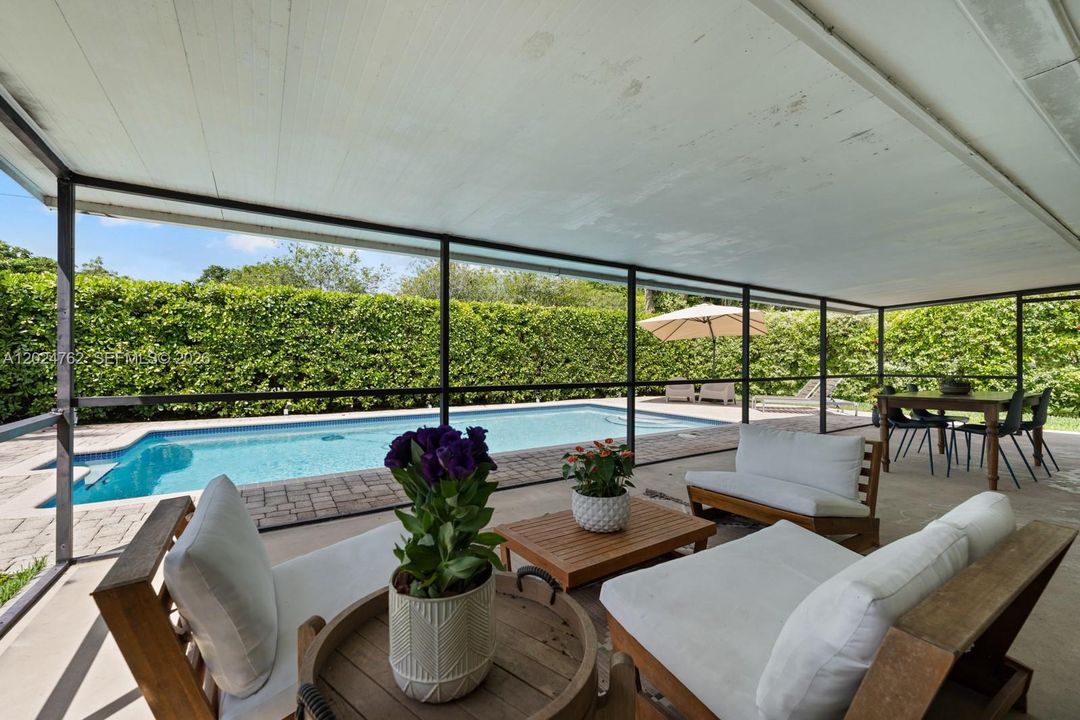 Vendido Recientemente: $950,000 (4 camas, 2 baños, 1873 Pies cuadrados)