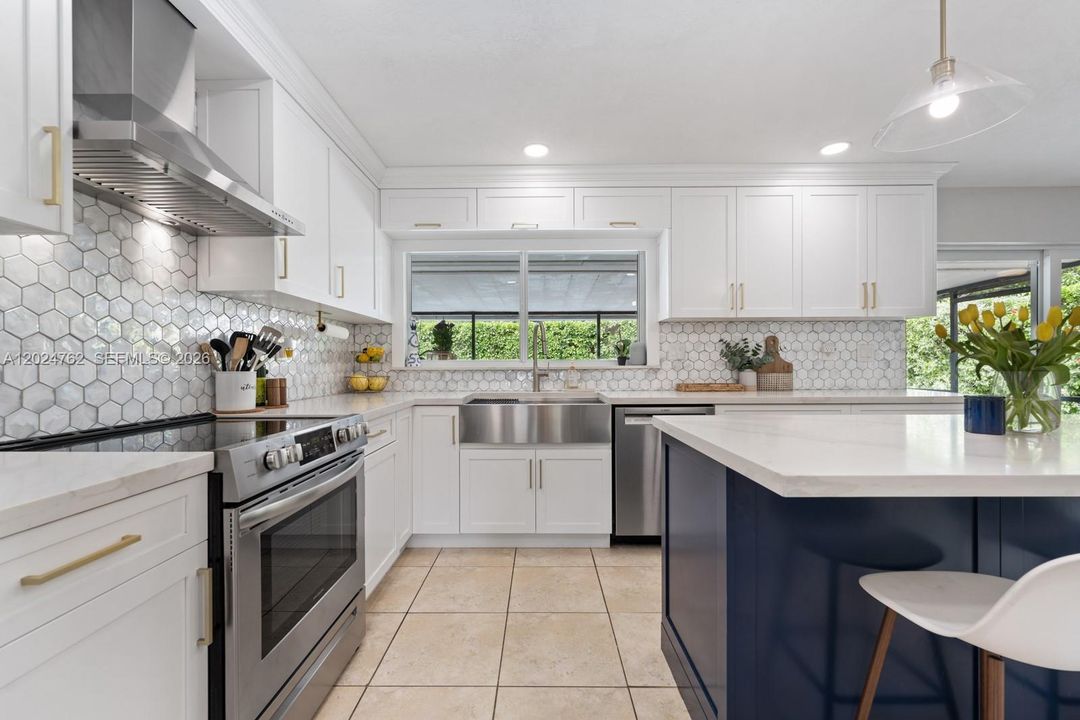 Vendido Recientemente: $950,000 (4 camas, 2 baños, 1873 Pies cuadrados)
