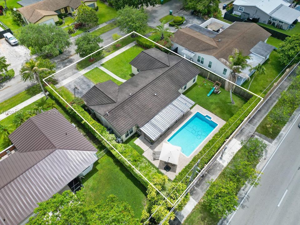 Vendido Recientemente: $950,000 (4 camas, 2 baños, 1873 Pies cuadrados)