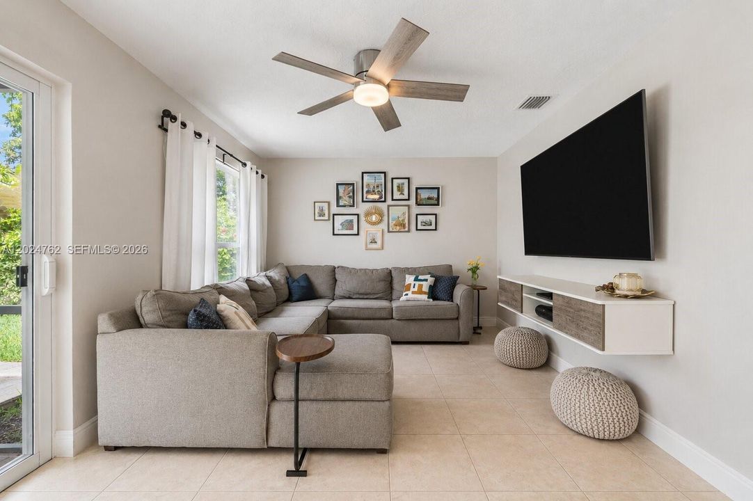 Vendido Recientemente: $950,000 (4 camas, 2 baños, 1873 Pies cuadrados)
