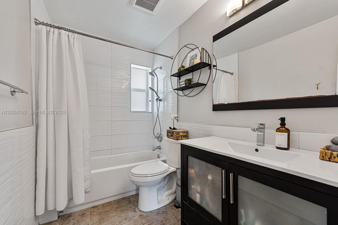 Second Bathroom (Guest)