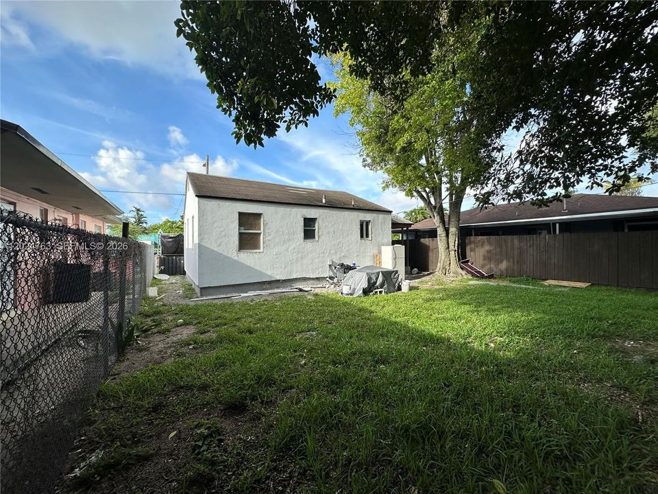 For Sale: $479,000 (3 beds, 2 baths, 1137 Square Feet)