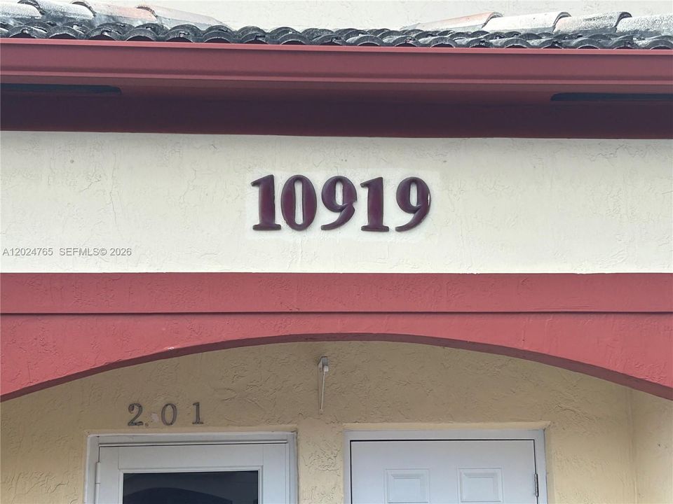 For Rent: $2,600 (2 beds, 2 baths, 1029 Square Feet)