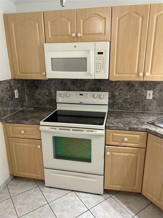For Rent: $2,600 (2 beds, 2 baths, 1029 Square Feet)