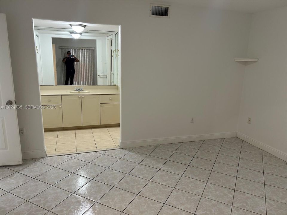 For Rent: $2,600 (2 beds, 2 baths, 1029 Square Feet)