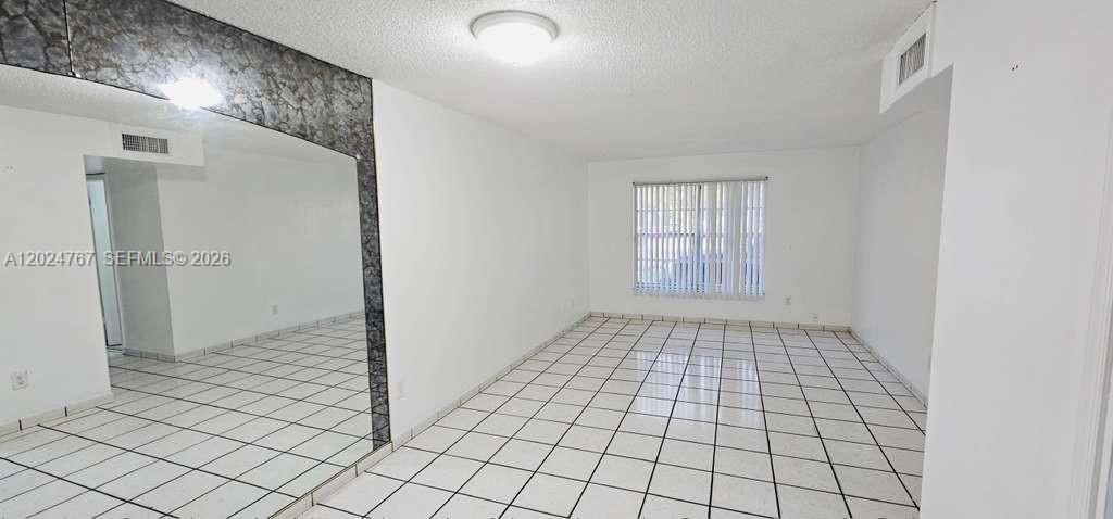 В аренду: $2,200 (2 спален, 1 ванн, 813 Квадратных фут)