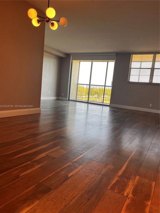 For Rent: $2,000 (1 beds, 1 baths, 900 Square Feet)