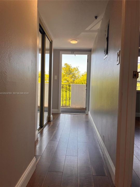 For Rent: $2,000 (1 beds, 1 baths, 900 Square Feet)