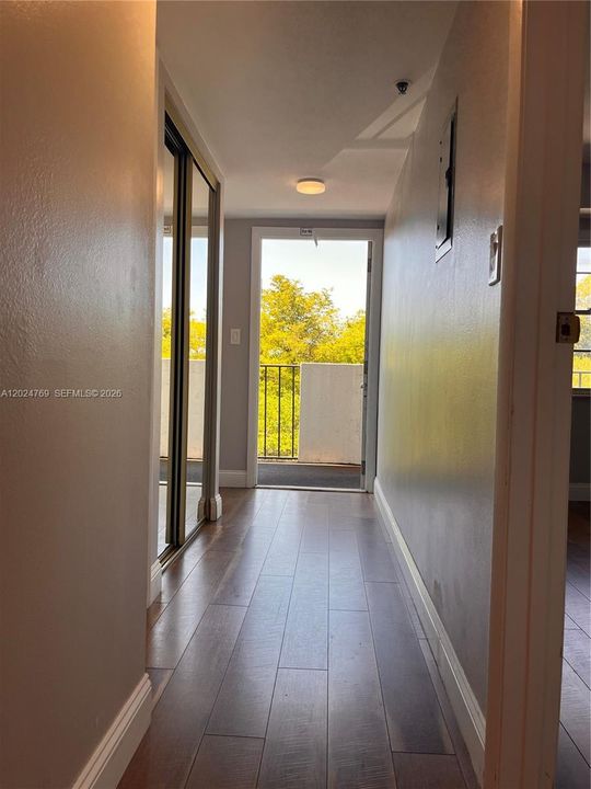For Rent: $2,000 (1 beds, 1 baths, 900 Square Feet)