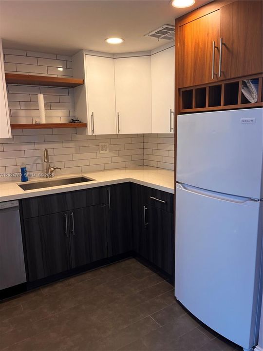 For Rent: $2,000 (1 beds, 1 baths, 900 Square Feet)