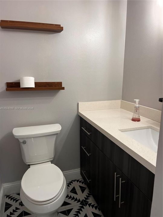 For Rent: $2,000 (1 beds, 1 baths, 900 Square Feet)