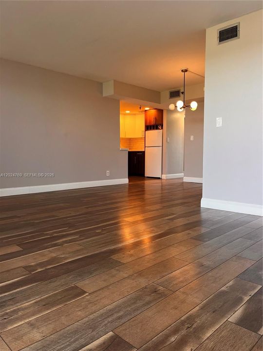 For Rent: $2,000 (1 beds, 1 baths, 900 Square Feet)