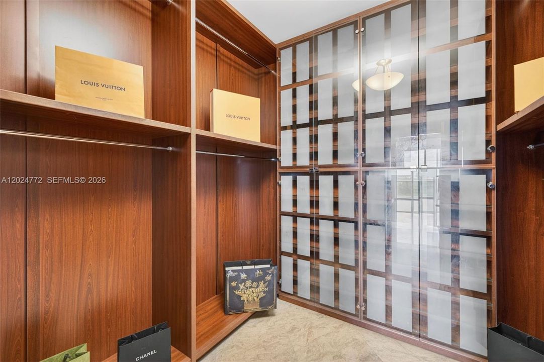 For Sale: $2,900,000 (4 beds, 5 baths, 3906 Square Feet)