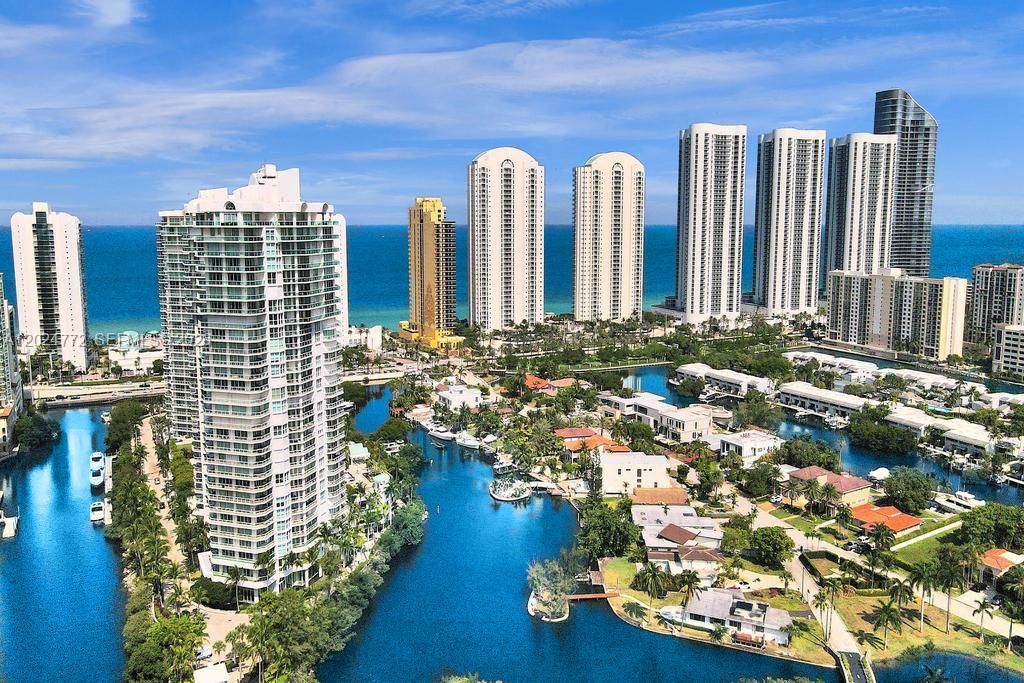 For Sale: $2,900,000 (4 beds, 5 baths, 3906 Square Feet)