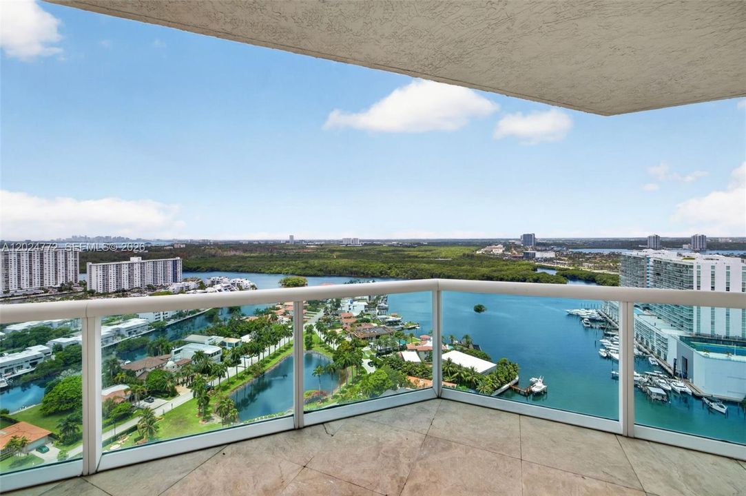 For Sale: $2,900,000 (4 beds, 5 baths, 3906 Square Feet)