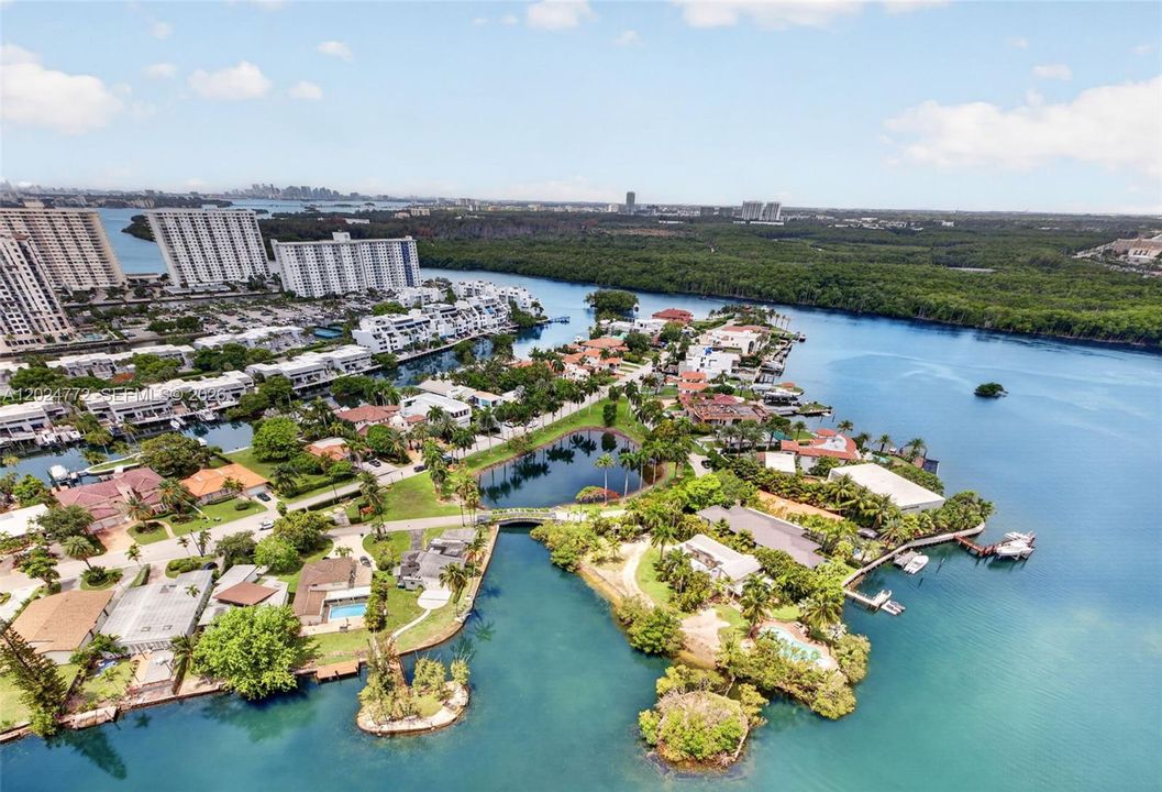 For Sale: $2,900,000 (4 beds, 5 baths, 3906 Square Feet)