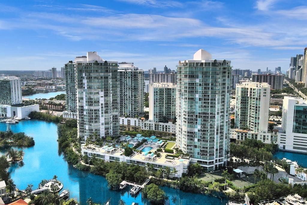 For Sale: $2,900,000 (4 beds, 5 baths, 3906 Square Feet)