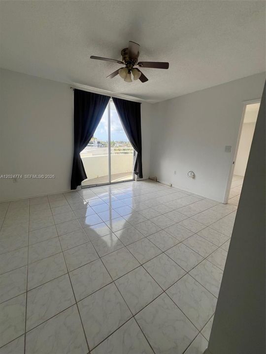 Active With Contract: $2,100 (1 beds, 1 baths, 770 Square Feet)