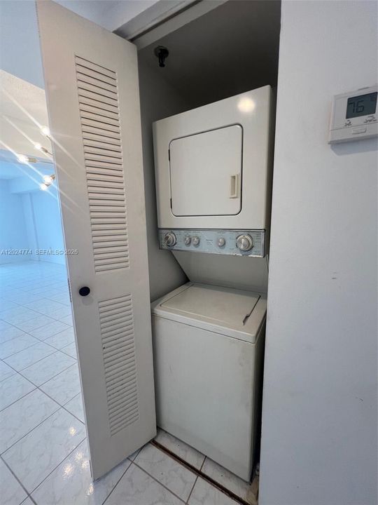 Active With Contract: $2,100 (1 beds, 1 baths, 770 Square Feet)