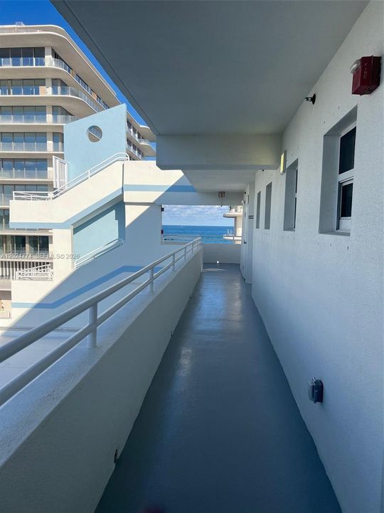 Active With Contract: $2,100 (1 beds, 1 baths, 770 Square Feet)