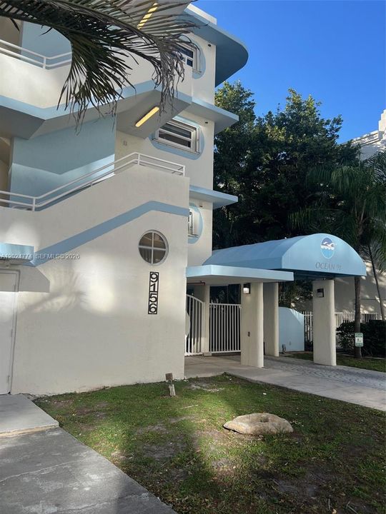 Active With Contract: $2,100 (1 beds, 1 baths, 770 Square Feet)