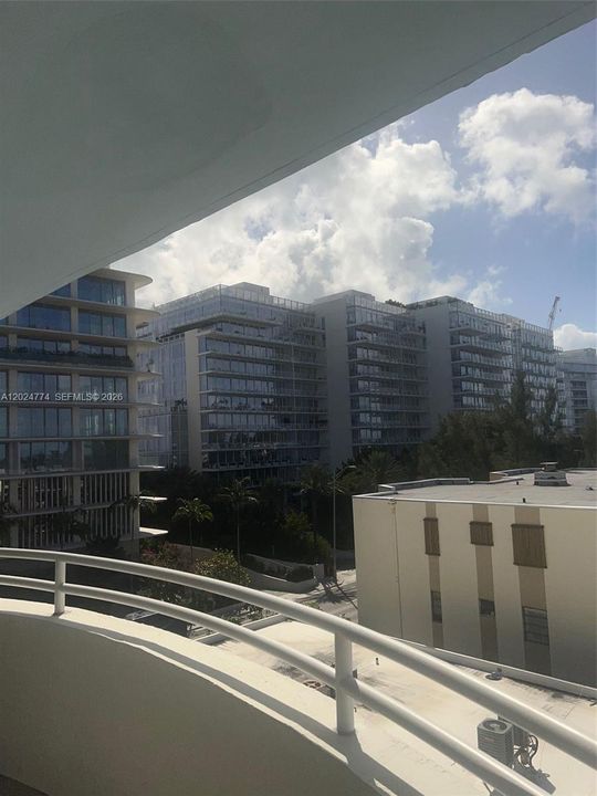 Active With Contract: $2,100 (1 beds, 1 baths, 770 Square Feet)