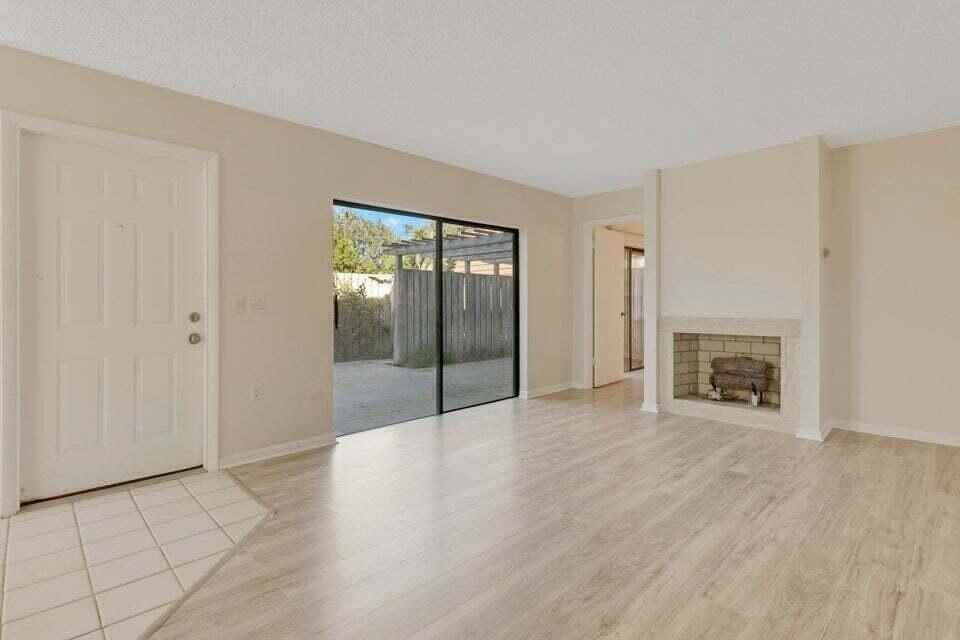 1304 living