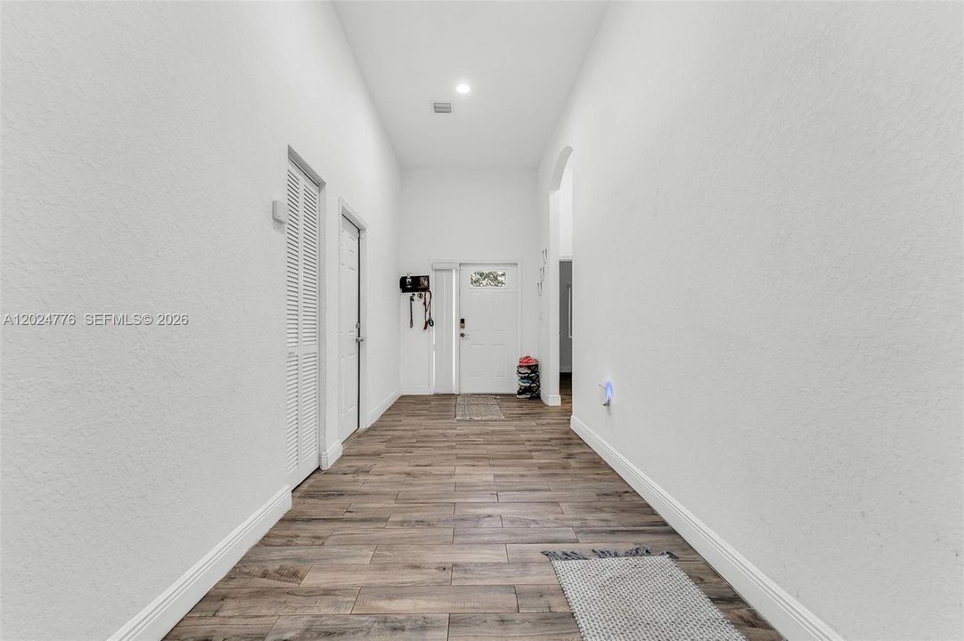For Sale: $585,000 (4 beds, 3 baths, 1934 Square Feet)