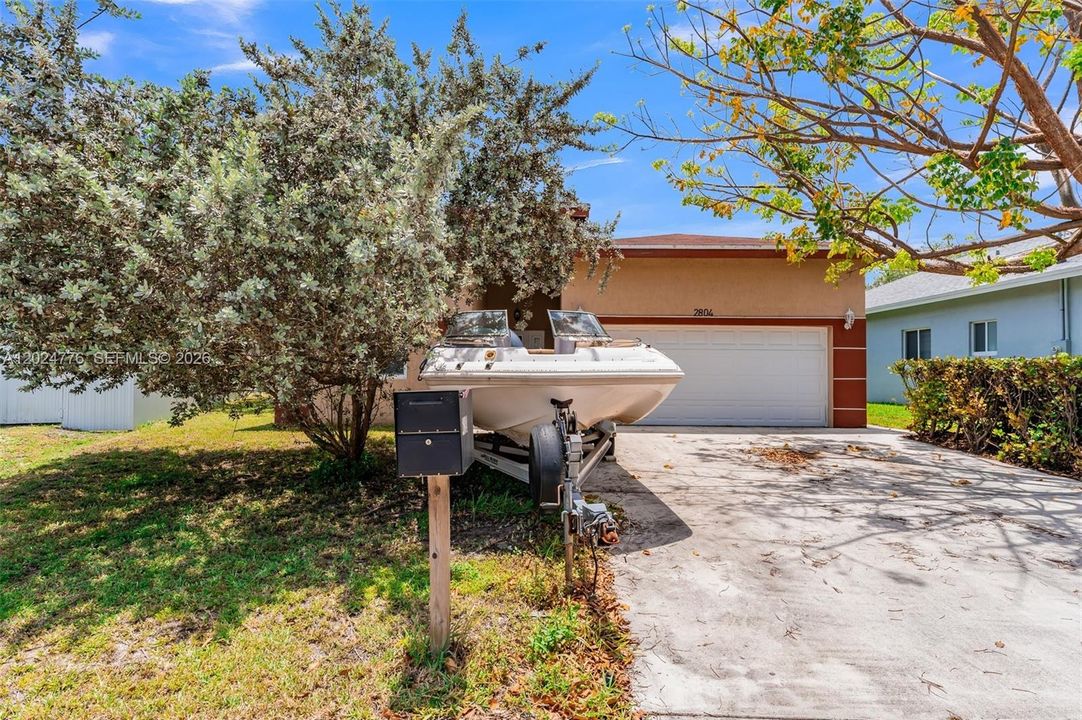 For Sale: $585,000 (4 beds, 3 baths, 1934 Square Feet)