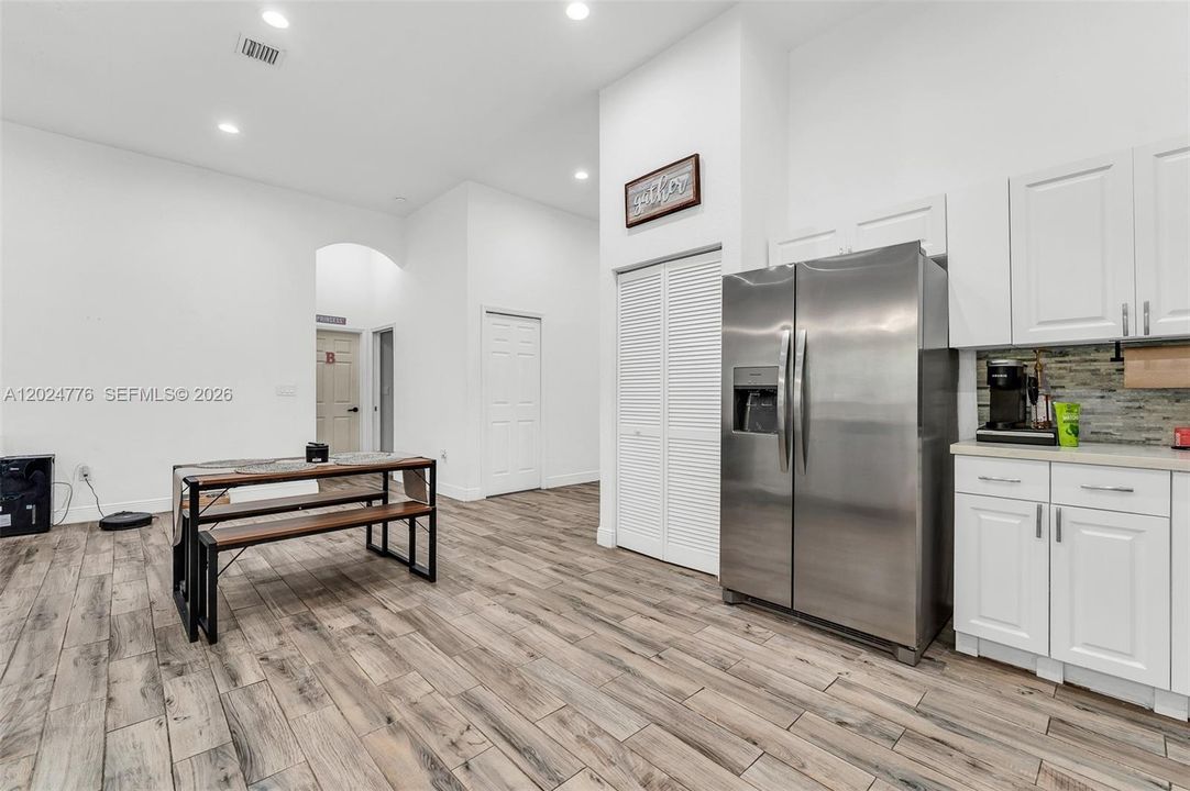 For Sale: $585,000 (4 beds, 3 baths, 1934 Square Feet)