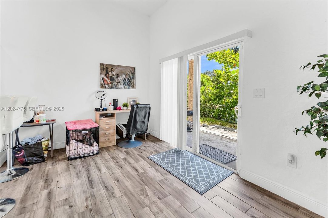 For Sale: $585,000 (4 beds, 3 baths, 1934 Square Feet)