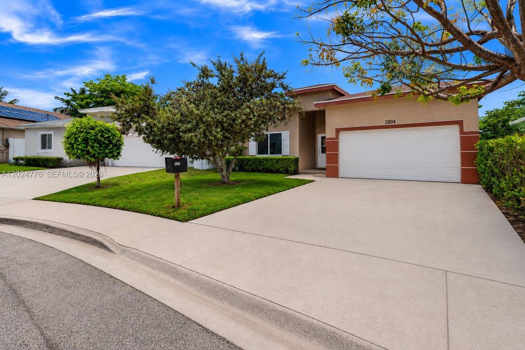 For Sale: $585,000 (4 beds, 3 baths, 1934 Square Feet)