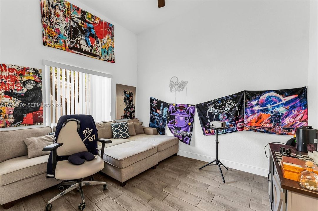 For Sale: $585,000 (4 beds, 3 baths, 1934 Square Feet)