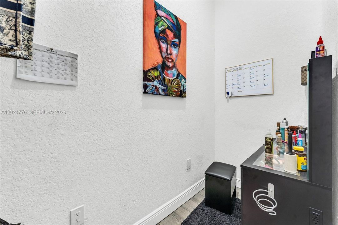 For Sale: $585,000 (4 beds, 3 baths, 1934 Square Feet)