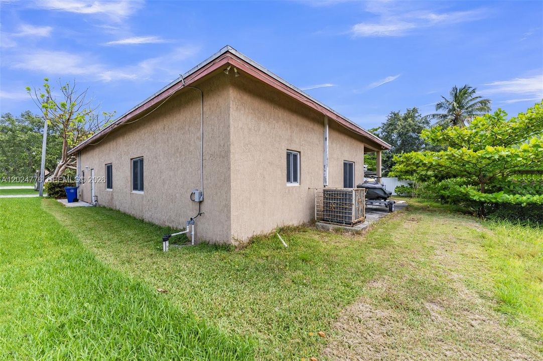 For Sale: $585,000 (4 beds, 3 baths, 1934 Square Feet)